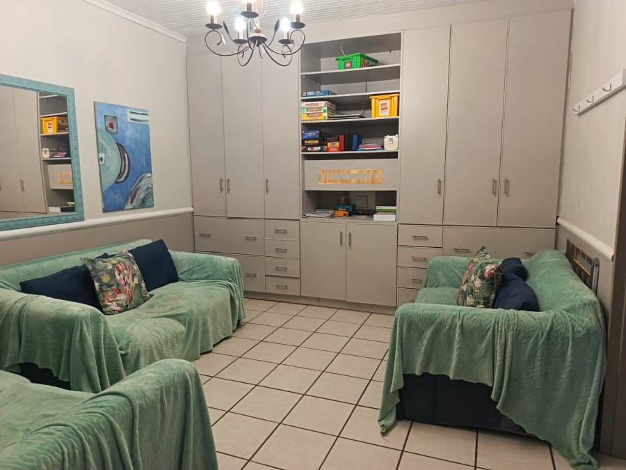 To Let 7 Bedroom Property for Rent in Humansdorp Eastern Cape
